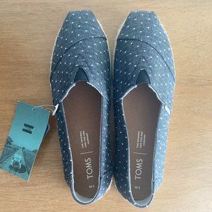 TOMs classic slip-on Redondo shoes.